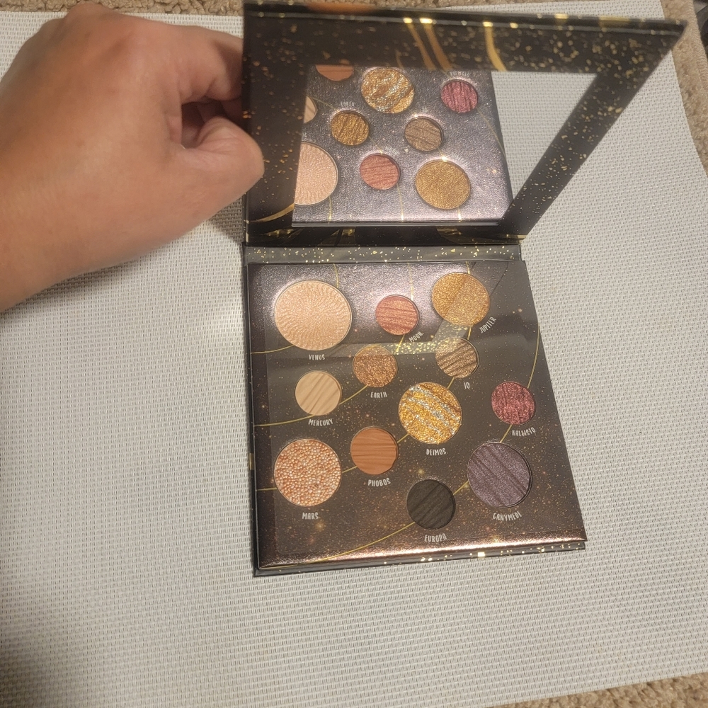 Makeup - Picture 1 of 3